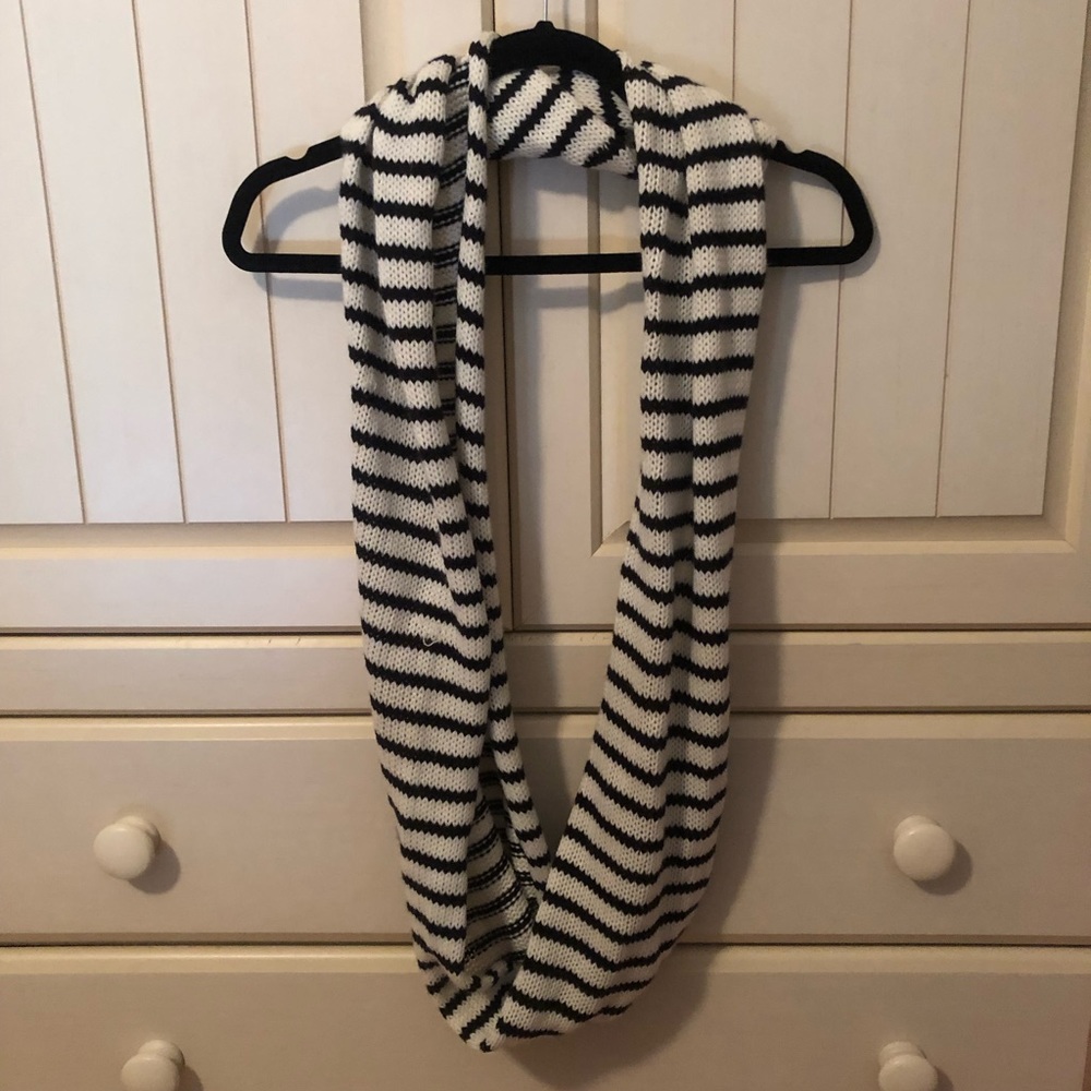 Infinity scarf